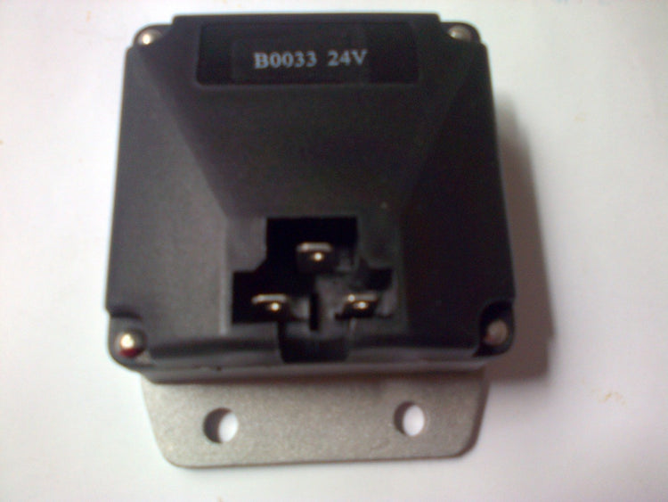 REGULADOR ALTERNADOR B0033 BOSCH 24V 3T-RGA033